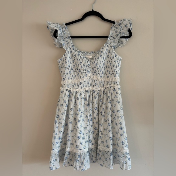 Altar'd State Dresses & Skirts - Altar'd State White and Light Blue Floral Ruffle-Shoulder Mini Dres, Size M